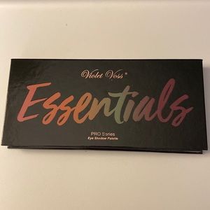 ESSENTIALS - EYE SHADOW PALLET